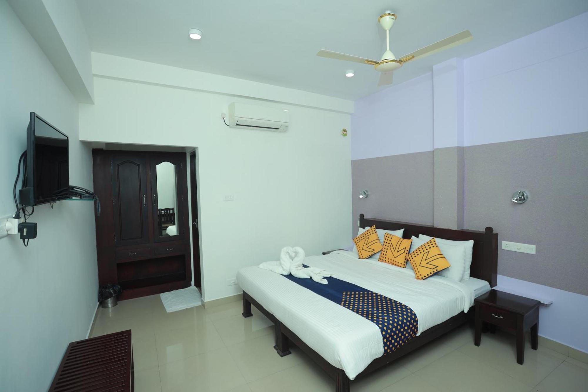 Shanthi Residency Pathanāmthitta Kültér fotó