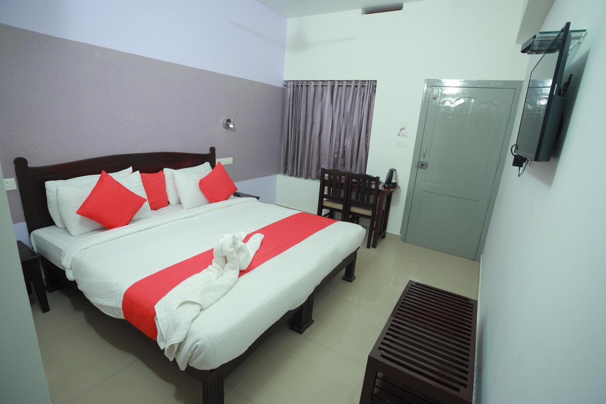Shanthi Residency Pathanāmthitta Kültér fotó