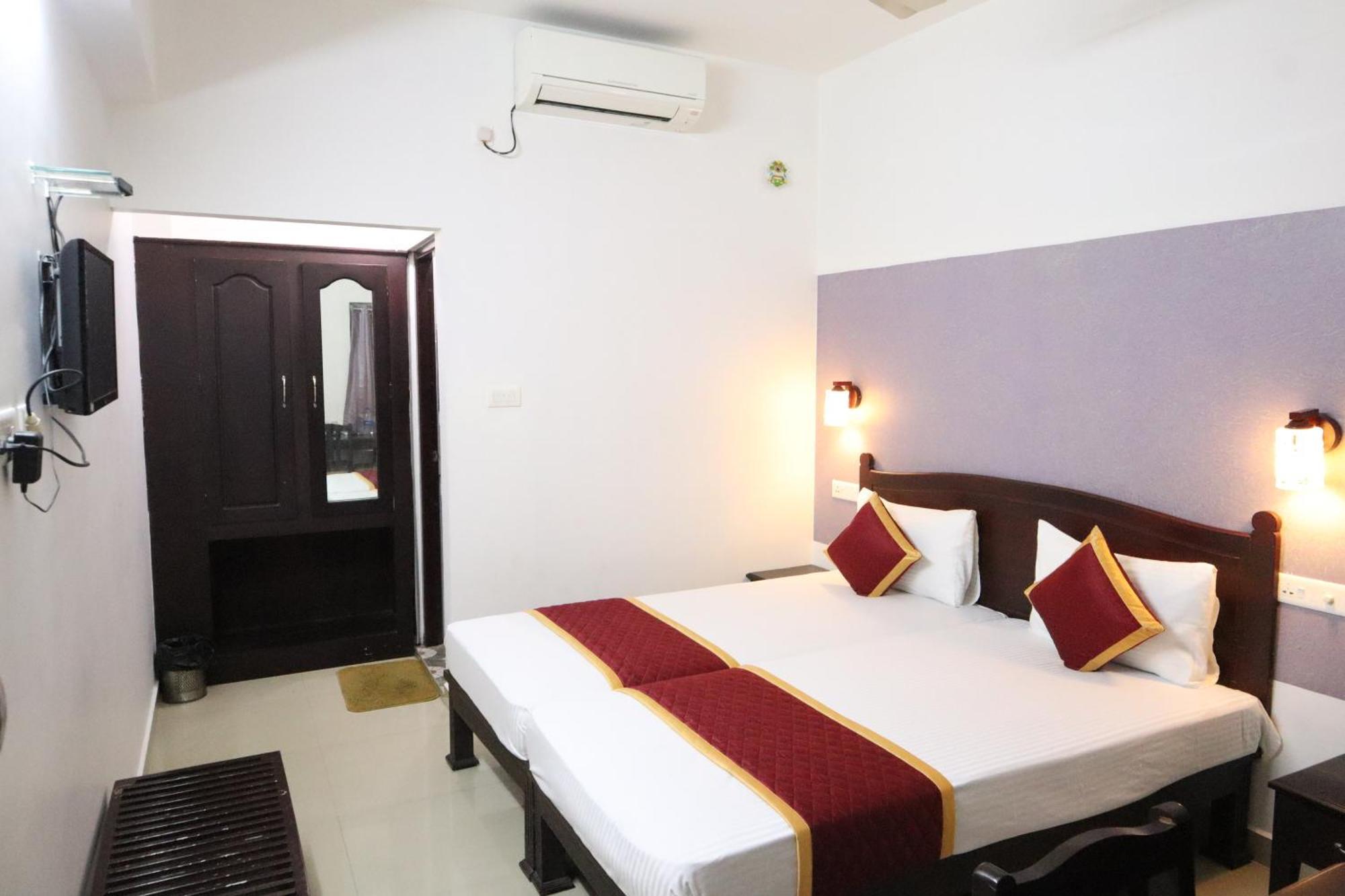 Shanthi Residency Pathanāmthitta Kültér fotó