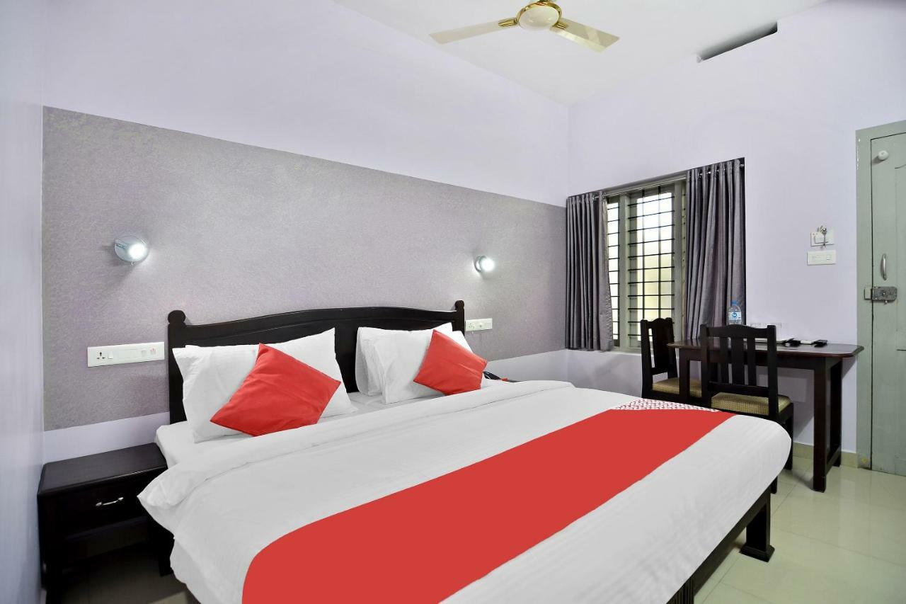 Shanthi Residency Pathanāmthitta Kültér fotó